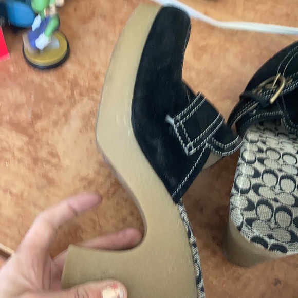 Size 8.5 Coach Rubber Heel dress up/down shoe!! - Picture 4 of 6